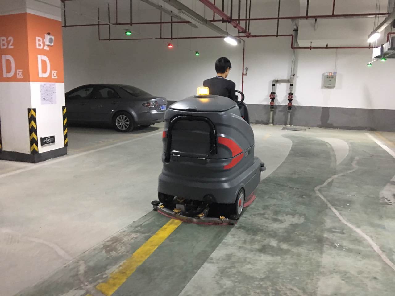 地庫洗地機(jī)